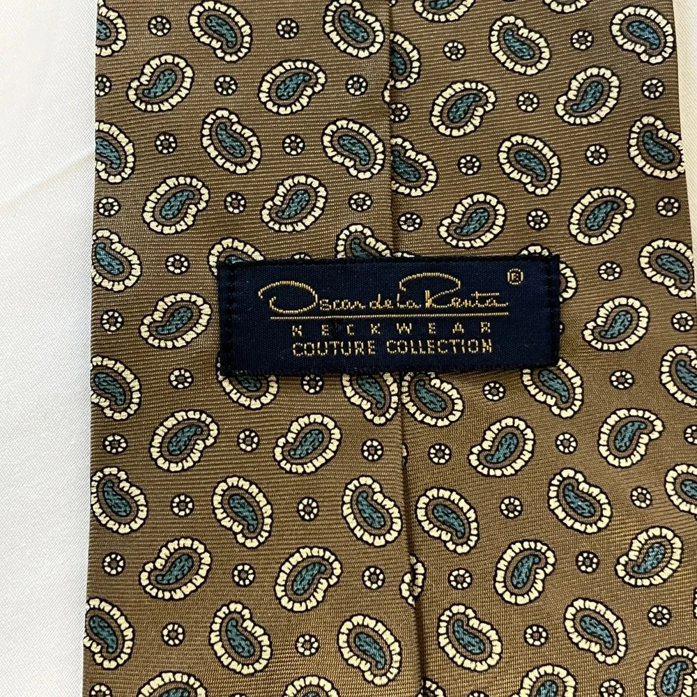 Oscar De La Renta Neckwear Couture Collection Tie Tan Blue‎ Paisley Silk Luxury
